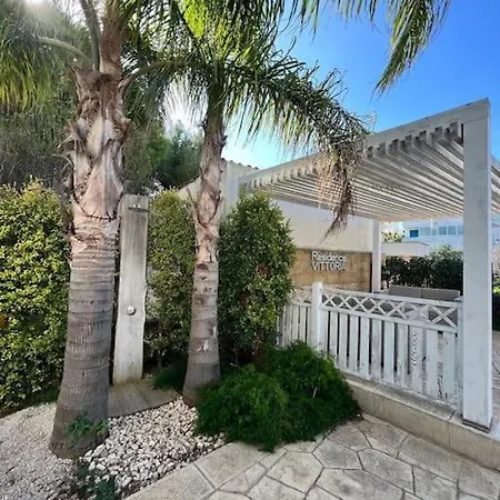 Iris: Scenic Salento, 4 Beds, Pool, Sea-view, Terrace Holiday home *